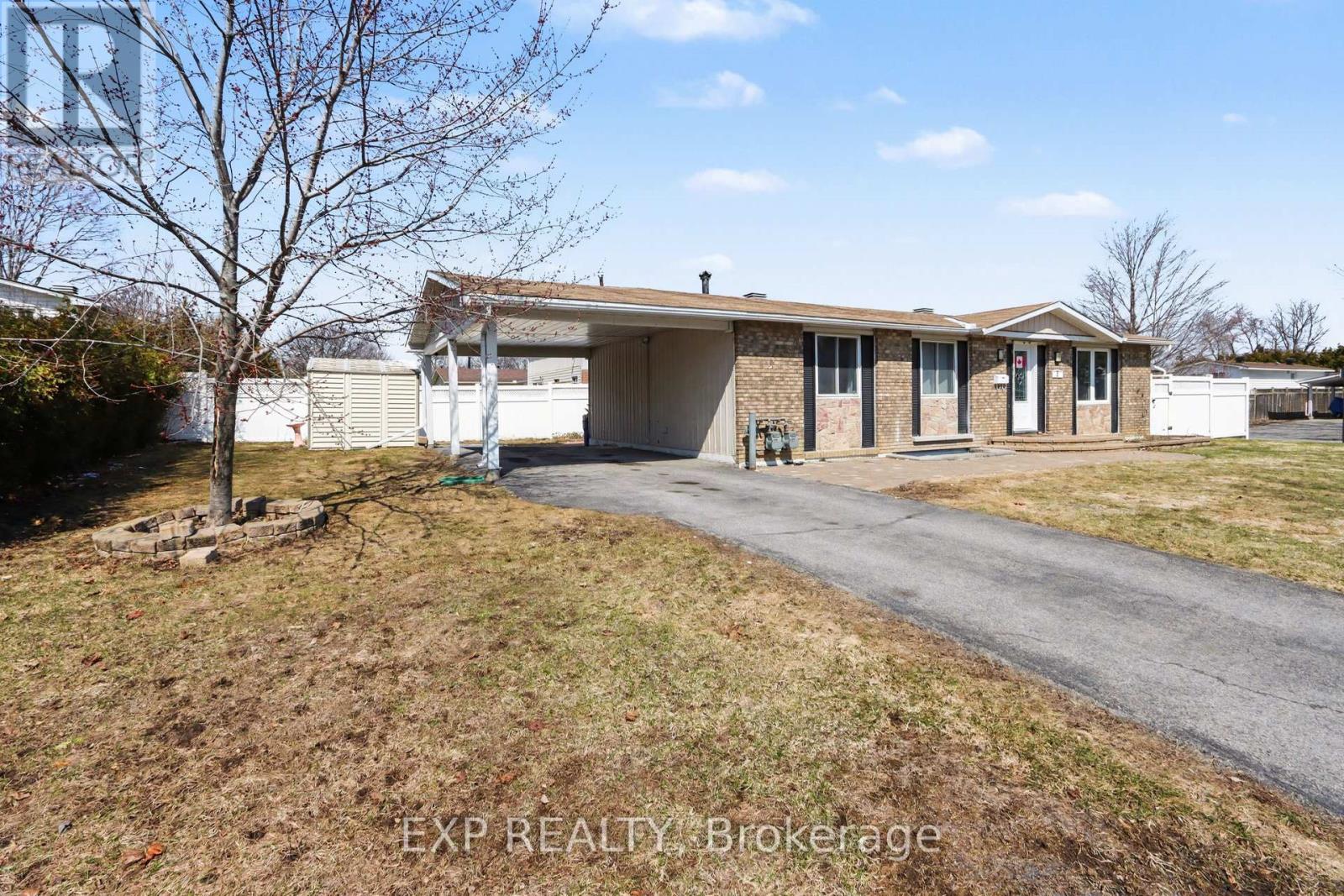 2 Folkstone Court, Ottawa, Ontario  K1B 4J9 - Photo 2 - X12985786