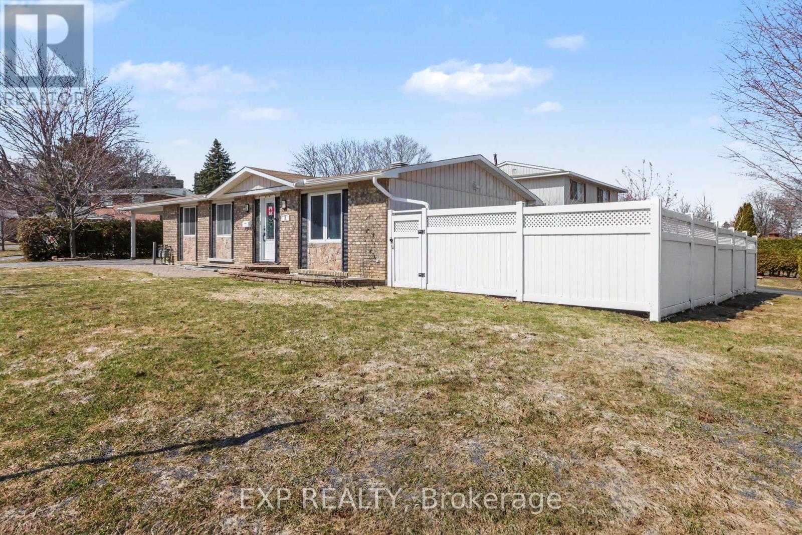 2 Folkstone Court, Ottawa, Ontario  K1B 4J9 - Photo 3 - X12985786