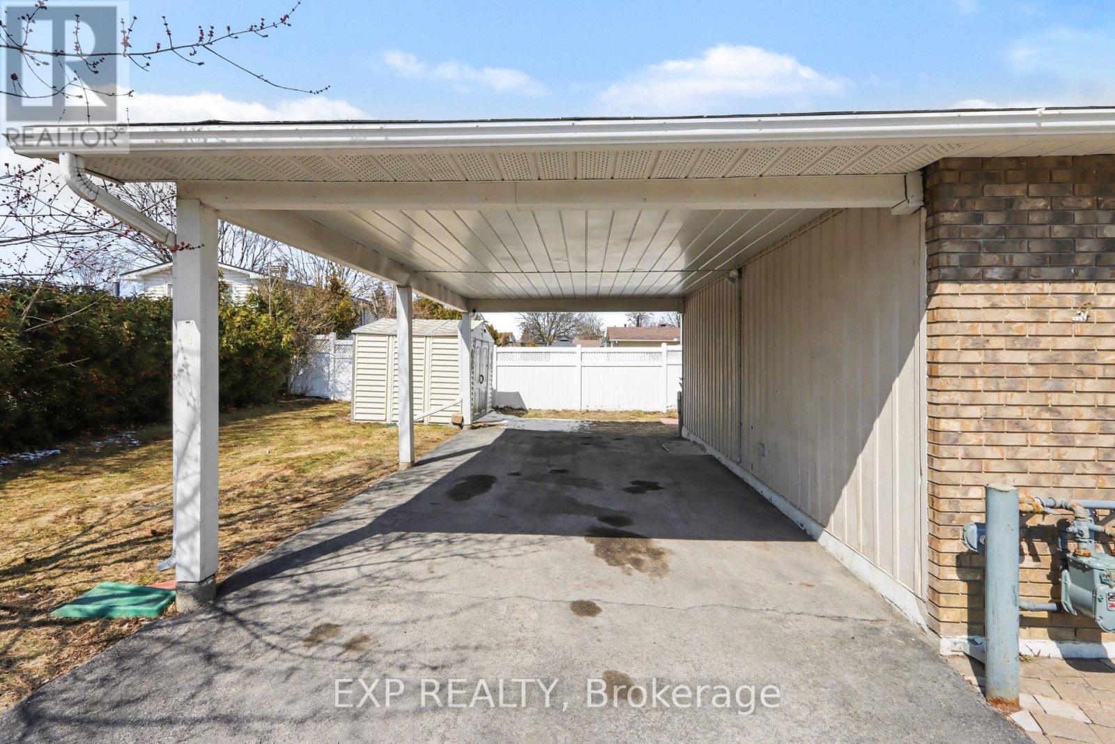 2 Folkstone Court, Ottawa, Ontario  K1B 4J9 - Photo 4 - X12985786