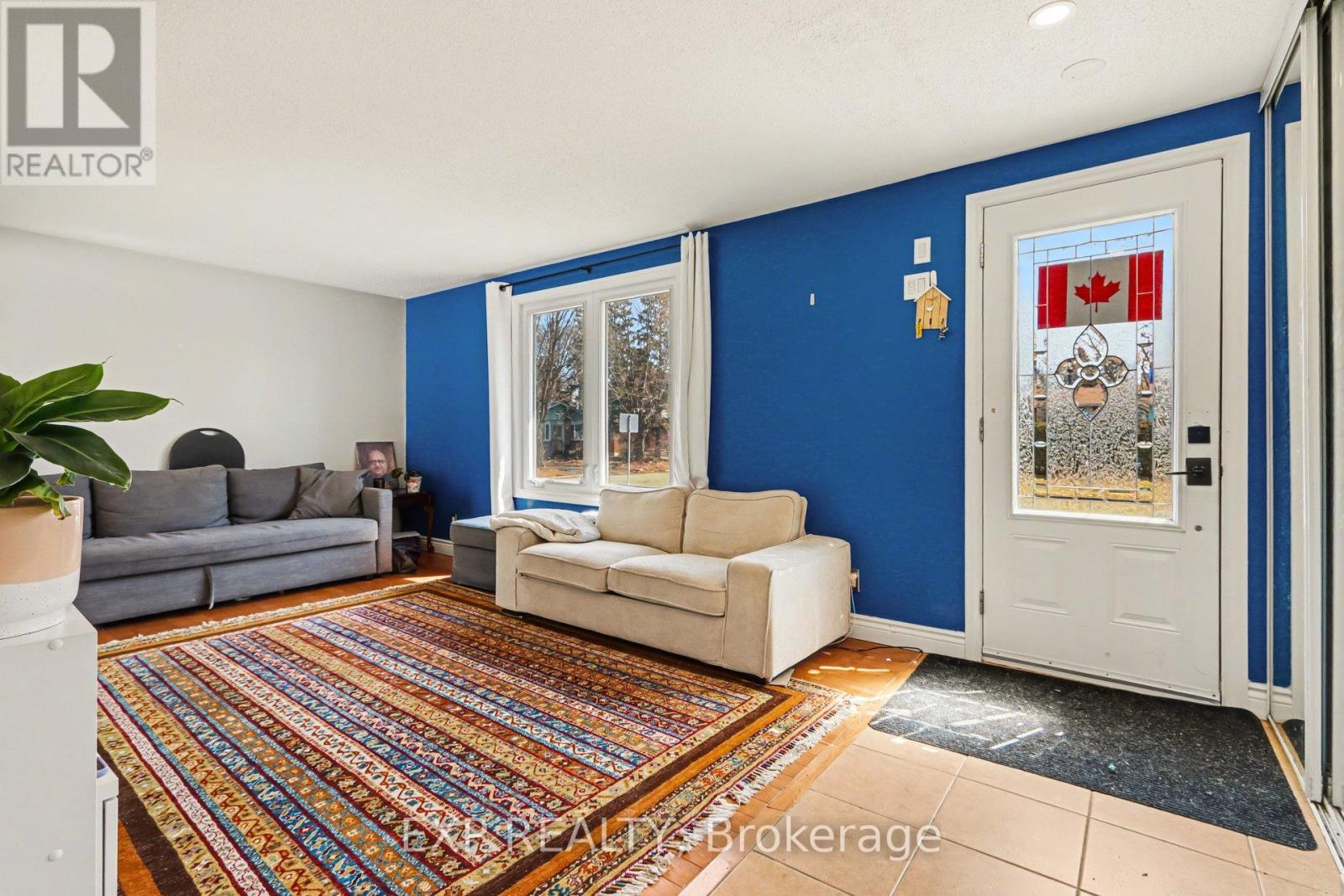 2 Folkstone Court, Ottawa, Ontario  K1B 4J9 - Photo 5 - X12985786