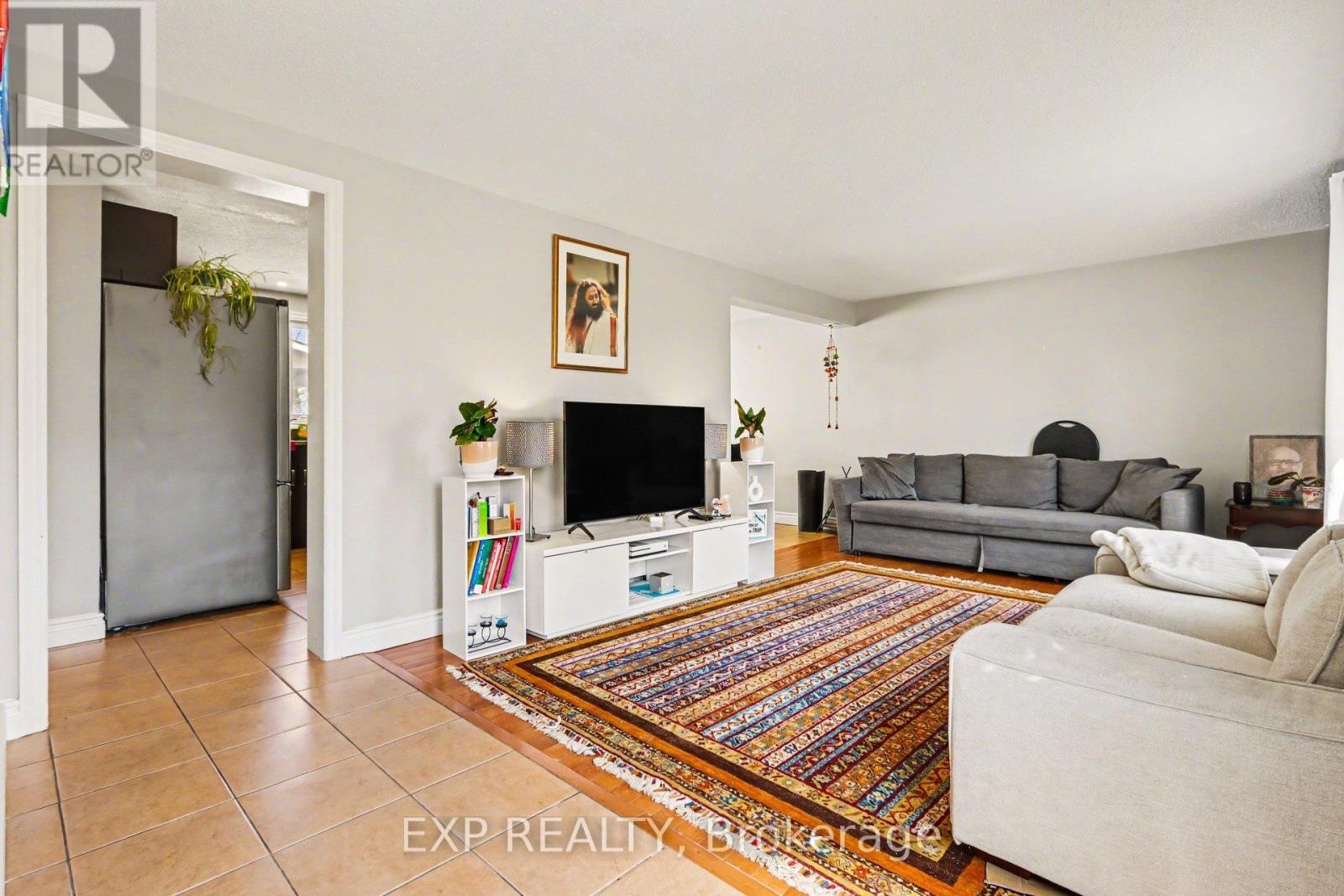 2 Folkstone Court, Ottawa, Ontario  K1B 4J9 - Photo 6 - X12985786