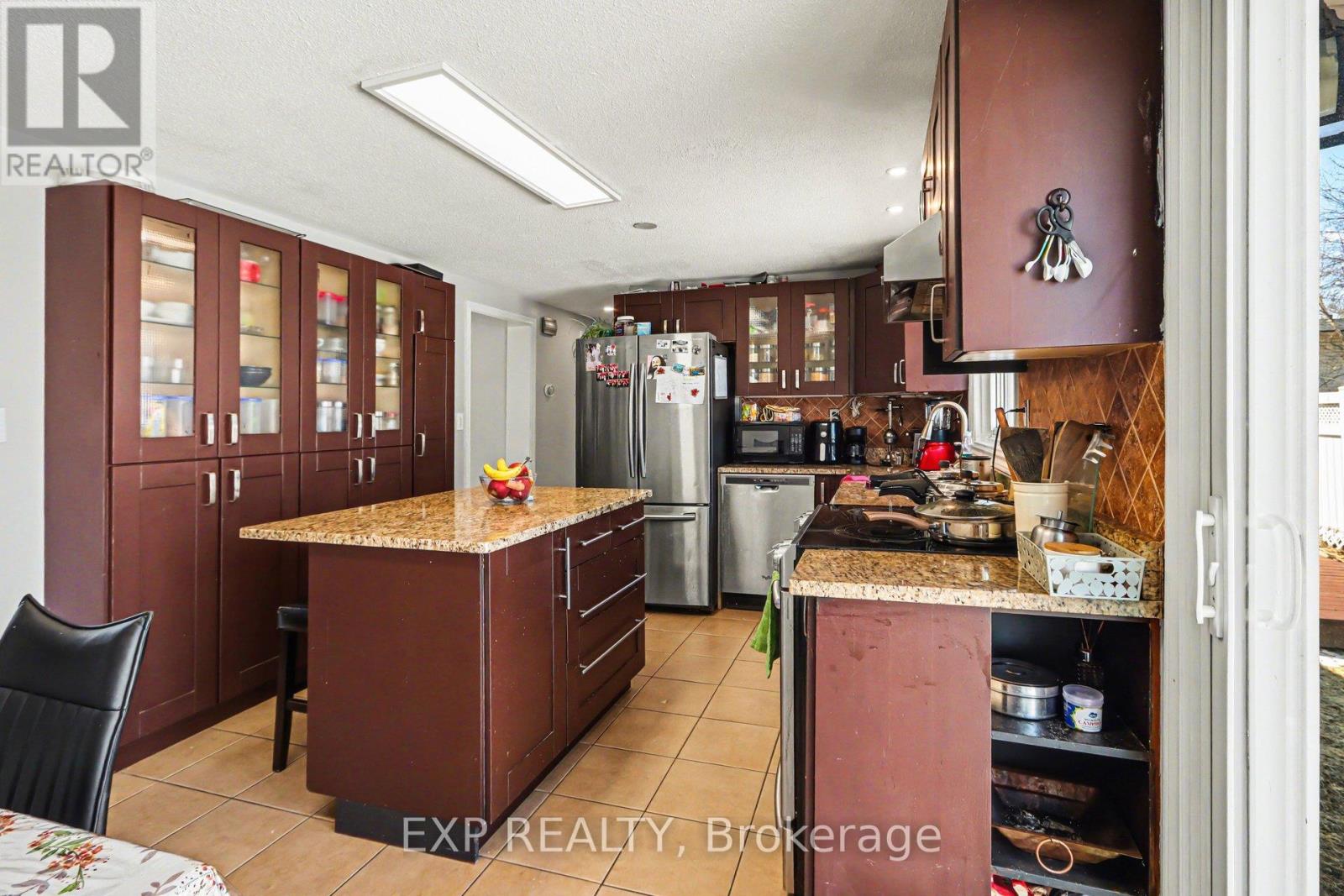 2 Folkstone Court, Ottawa, Ontario  K1B 4J9 - Photo 8 - X12985786