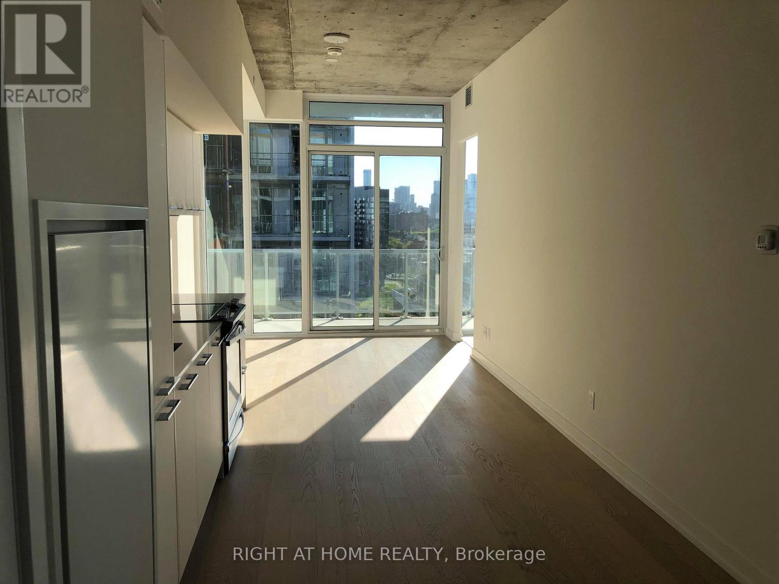 1210 - 25 Baseball Place, Toronto, Ontario  M4M 0E7 - Photo 2 - E12985774