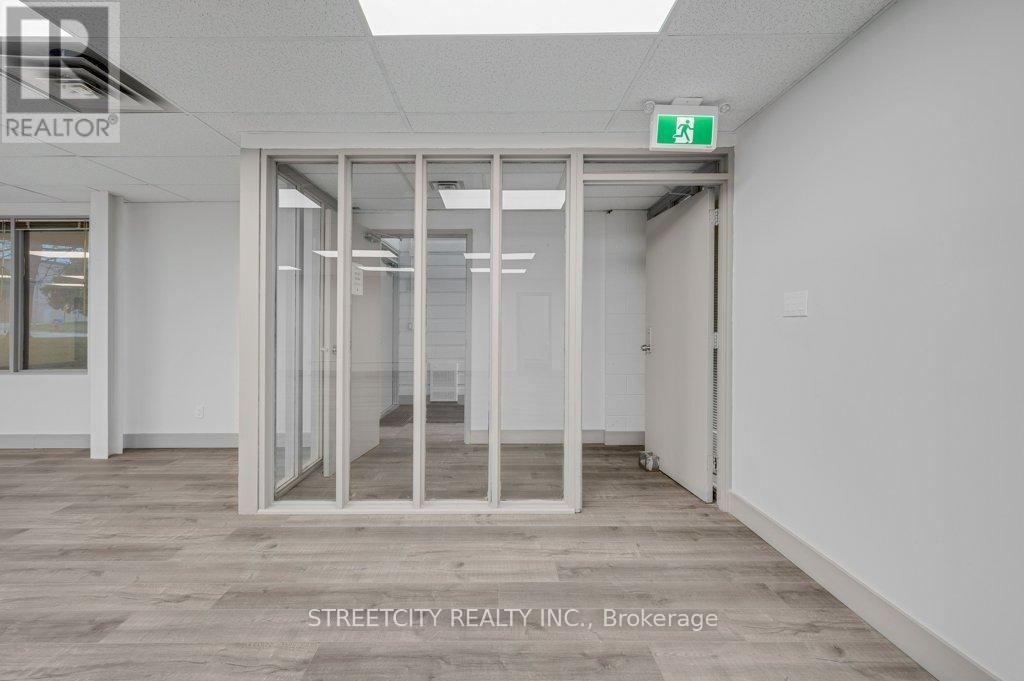 Ground Floor - 916 Gateway Drive, Burlington, Ontario  L7L 5K7 - Photo 10 - W12968538