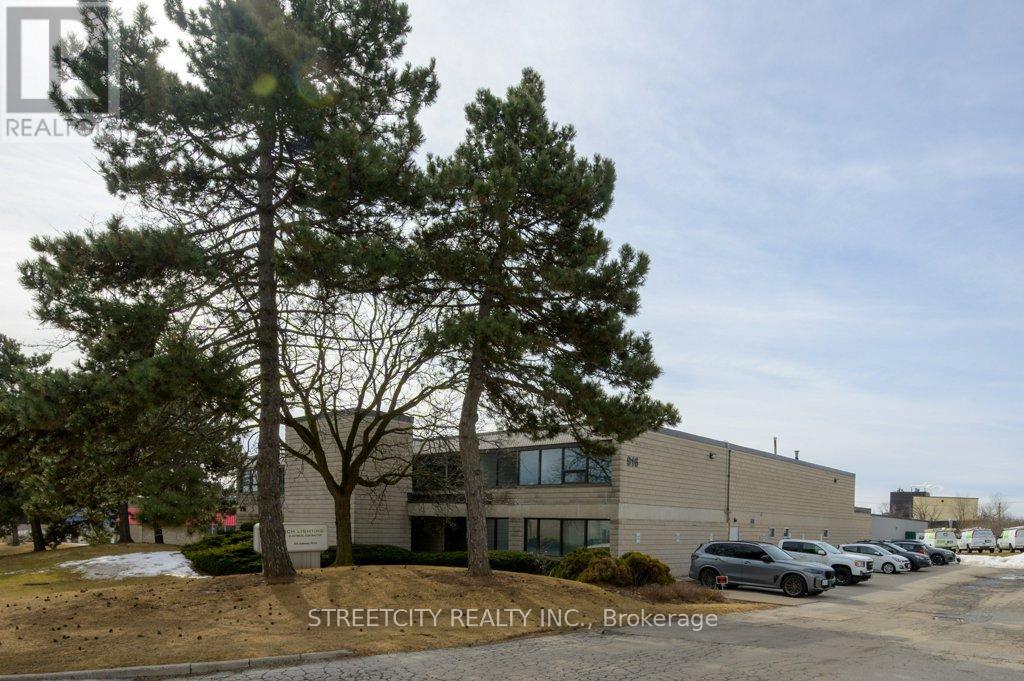 Ground Floor - 916 Gateway Drive, Burlington, Ontario  L7L 5K7 - Photo 5 - W12968538