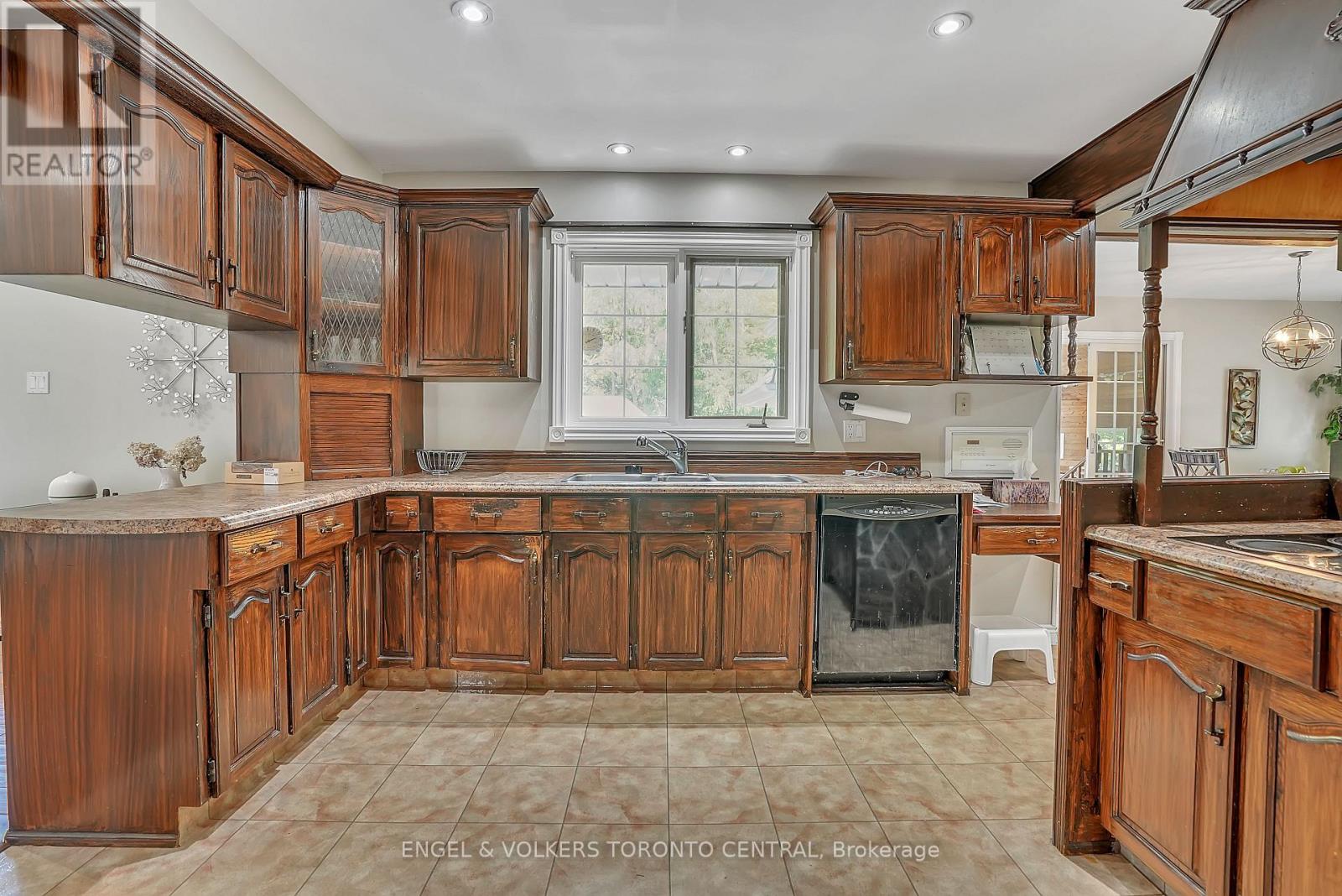 1946 Wilkinson Street, Innisfil, Ontario  L9S 1X3 - Photo 11 - N12985802