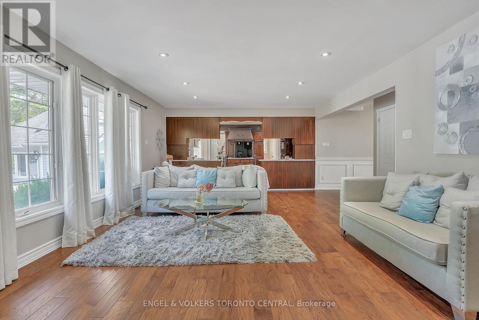 1946 Wilkinson Street, Innisfil, Ontario  L9S 1X3 - Photo 9 - N12985802