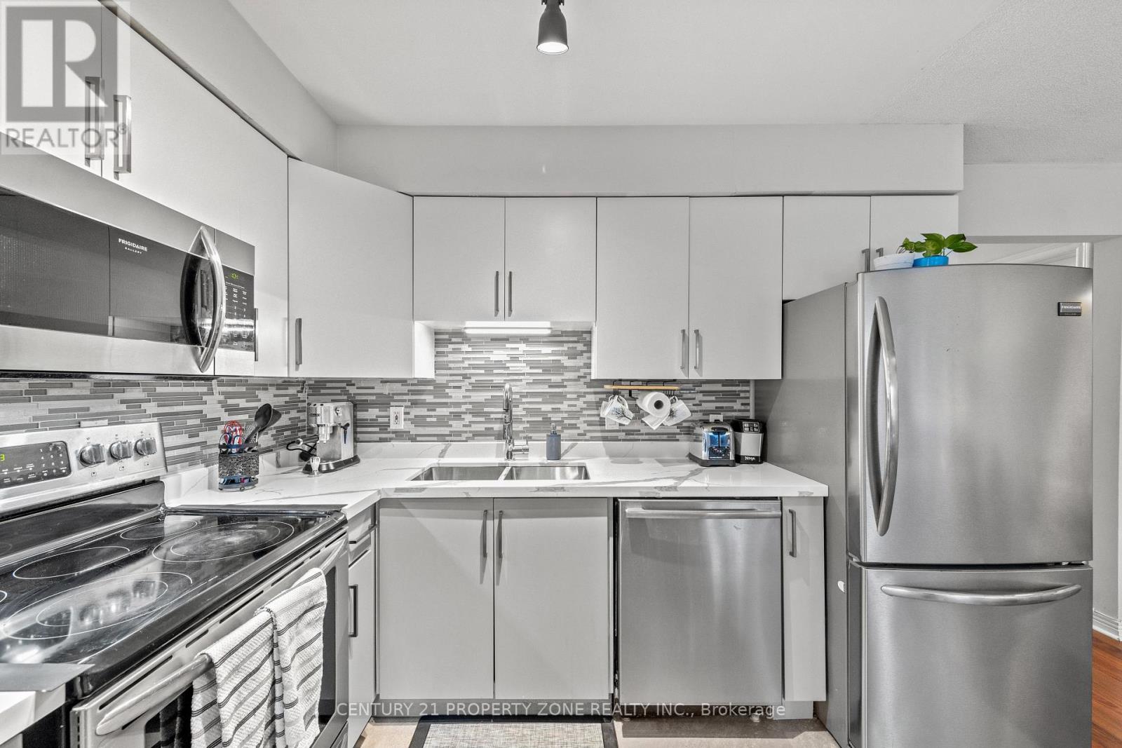 2 - 280 Limeridge Road E, Hamilton, Ontario  L9A 2S7 - Photo 6 - X12985772