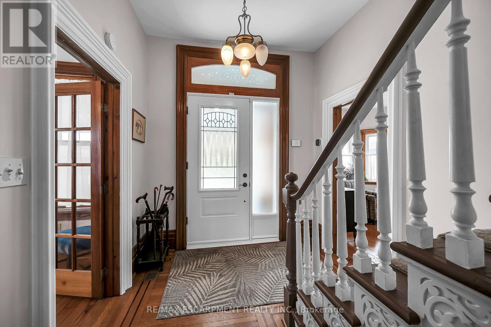 141 Mount Albion Road, Hamilton, Ontario  L8K 5S7 - Photo 3 - X12985790