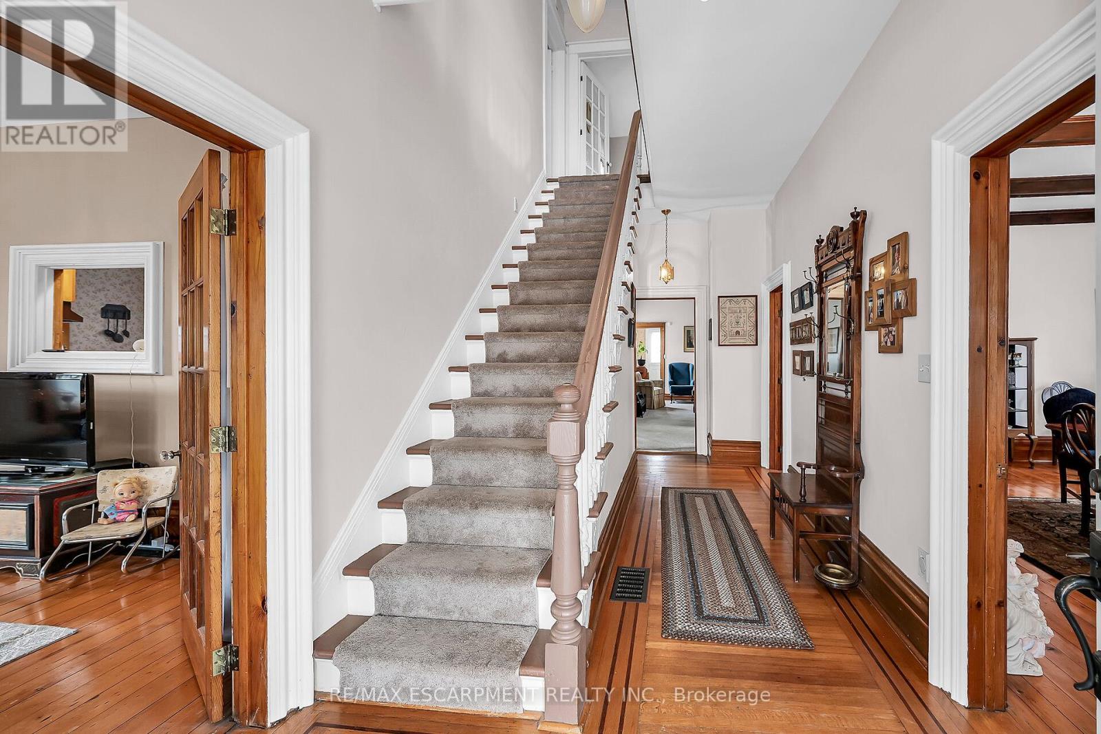 141 Mount Albion Road, Hamilton, Ontario  L8K 5S7 - Photo 4 - X12985790