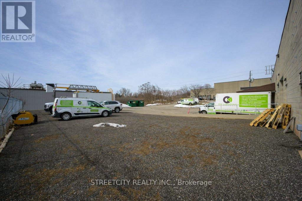 Ground Floor - 916 Gateway Drive, Burlington, Ontario  L7L 5K7 - Photo 27 - W12968442