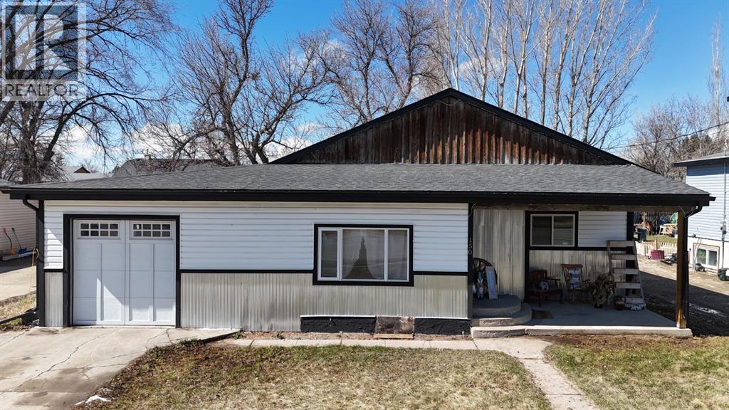 150 S 1 Street W, Magrath, Alberta  T0K 1J0 - Photo 1 - A2293858
