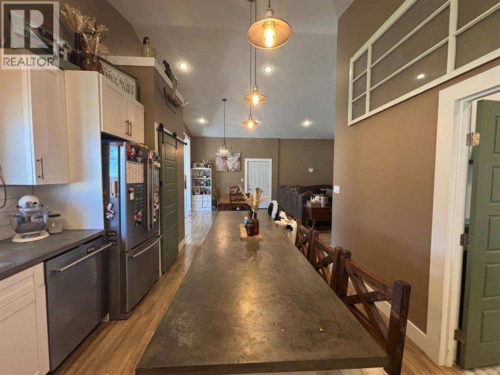 150 S 1 Street W, Magrath, Alberta  T0K 1J0 - Photo 10 - A2293858