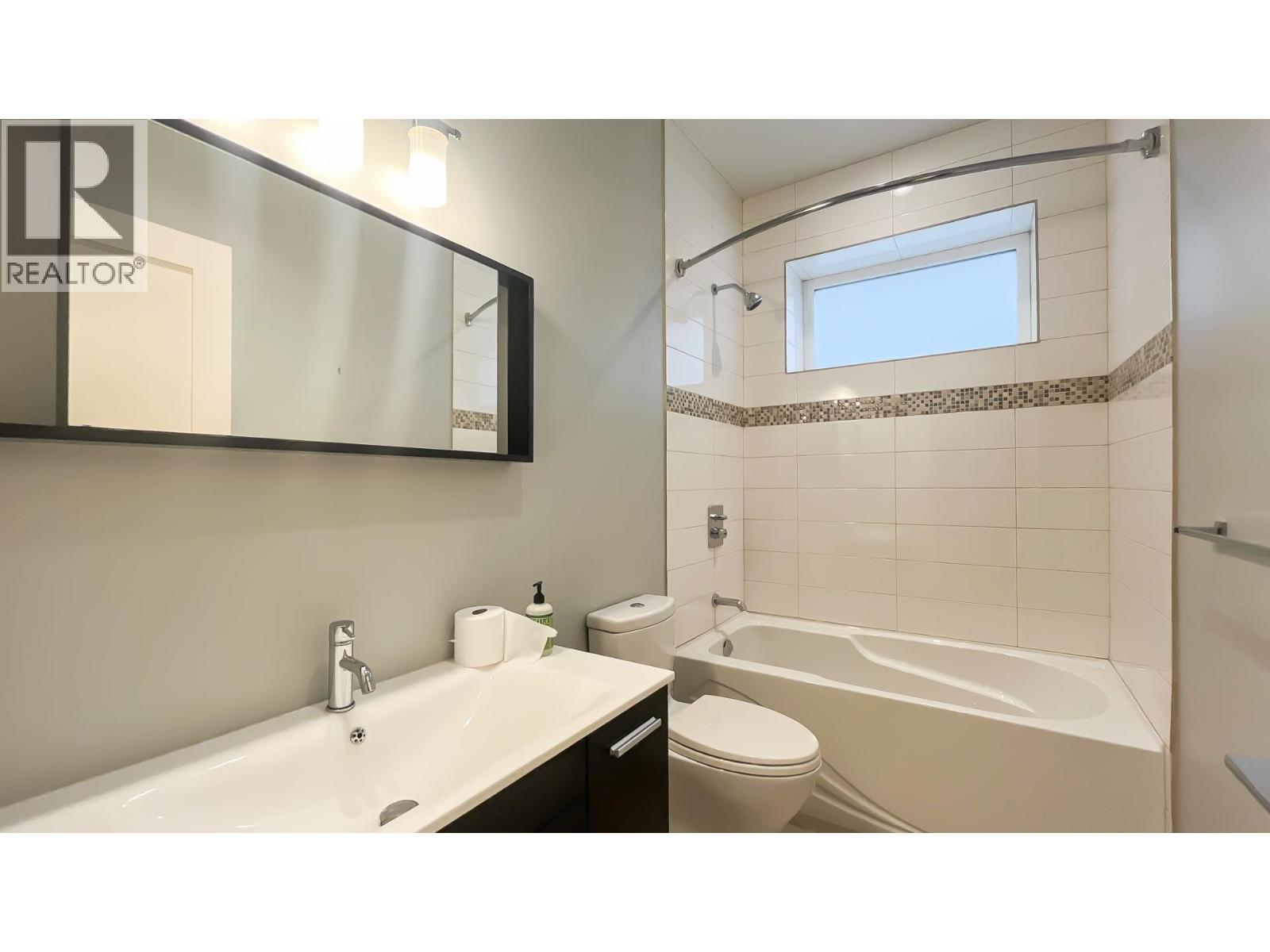 Listing Picture 25 of 40 : 3950 W 37TH AVENUE, Vancouver / 溫哥華 - 魯藝地產 Yvonne Lu Group - MLS Medallion Club Member