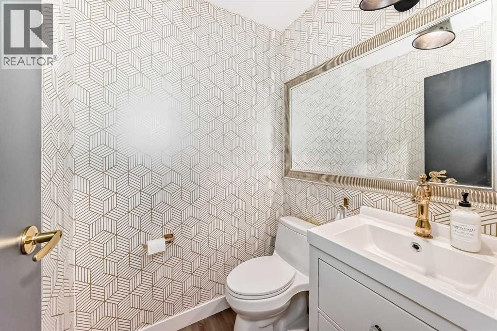 60 Point Drive NW, Calgary, Alberta  T3B 5B3 - Photo 24 - A2300197