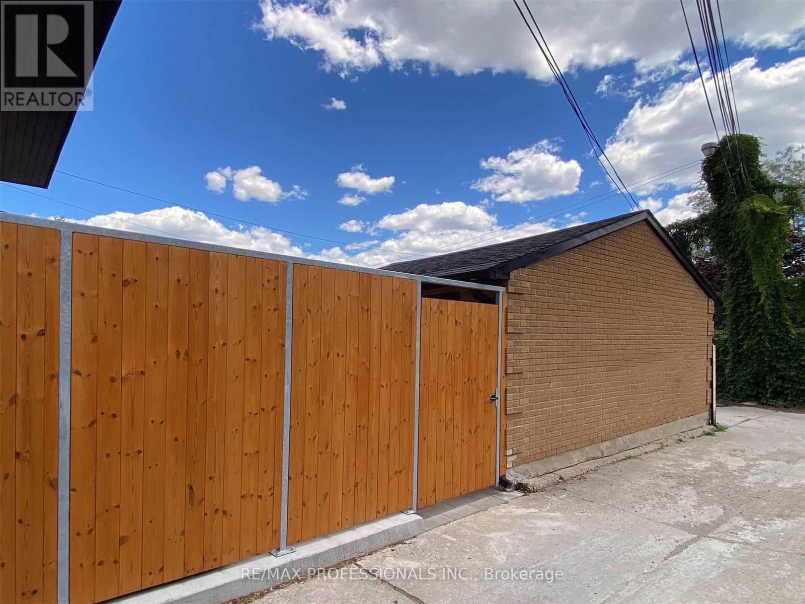 41 Rolyat Street, Toronto (Trinity-Bellwoods), Ontario  M6J 1S5 - Photo 3 - C12985874