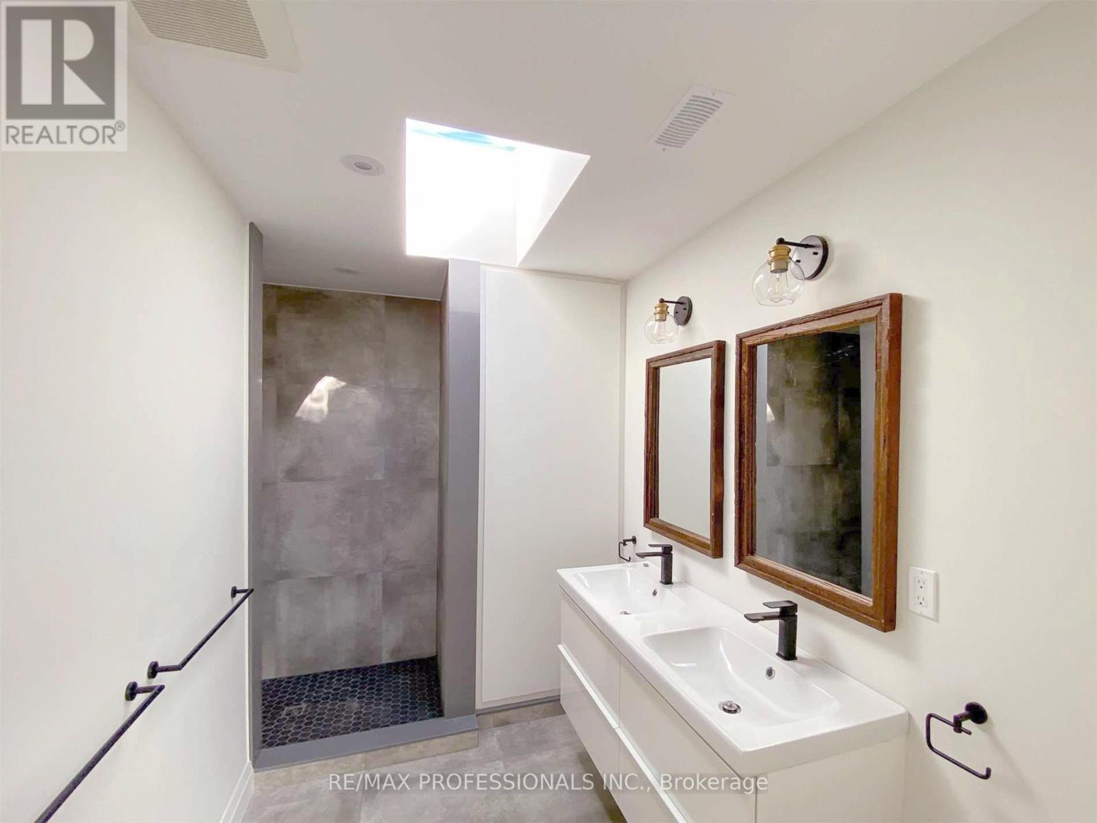 41 Rolyat Street, Toronto (Trinity-Bellwoods), Ontario  M6J 1S5 - Photo 44 - C12985874