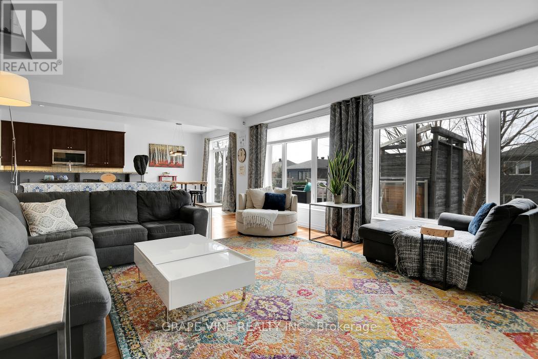 517 Overland Drive, Ottawa, Ontario  K2S 0C2 - Photo 11 - X12985854