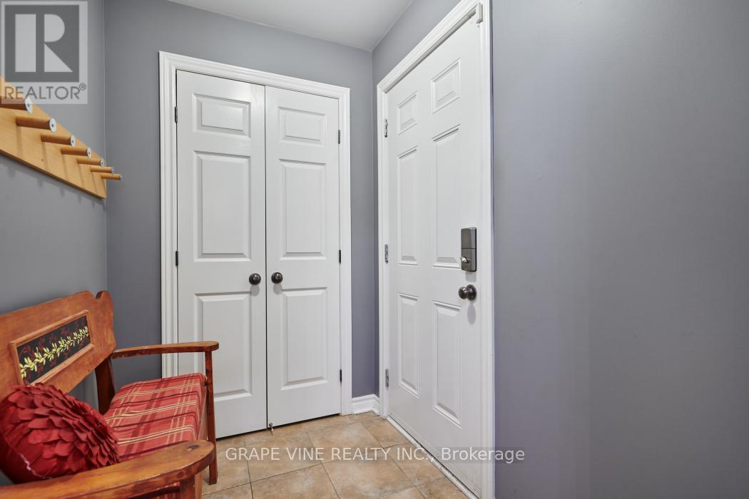 517 Overland Drive, Ottawa, Ontario  K2S 0C2 - Photo 13 - X12985854