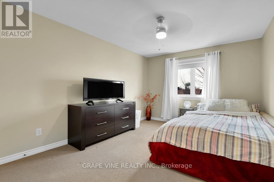 517 Overland Drive, Ottawa, Ontario  K2S 0C2 - Photo 22 - X12985854