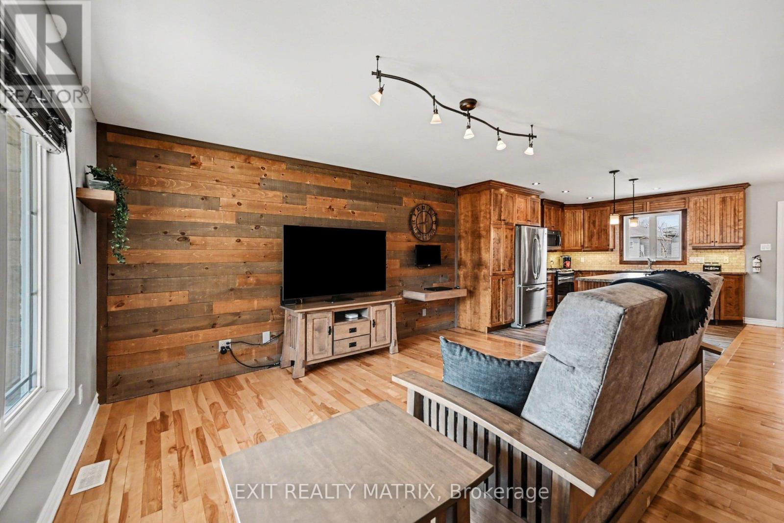 116 Royal Court, The Nation, Ontario  K0A 2M0 - Photo 4 - X12985858