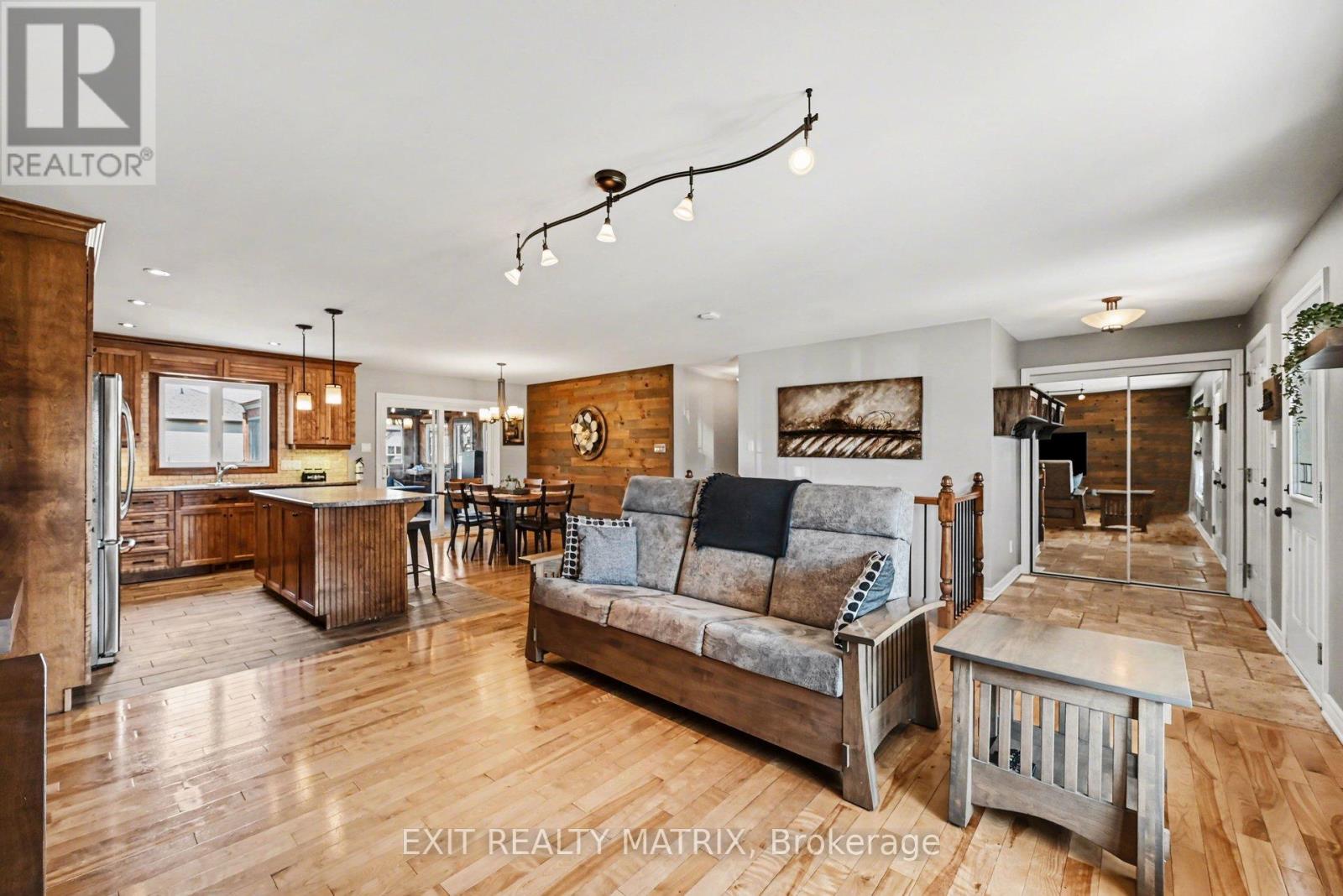 116 Royal Court, The Nation, Ontario  K0A 2M0 - Photo 5 - X12985858