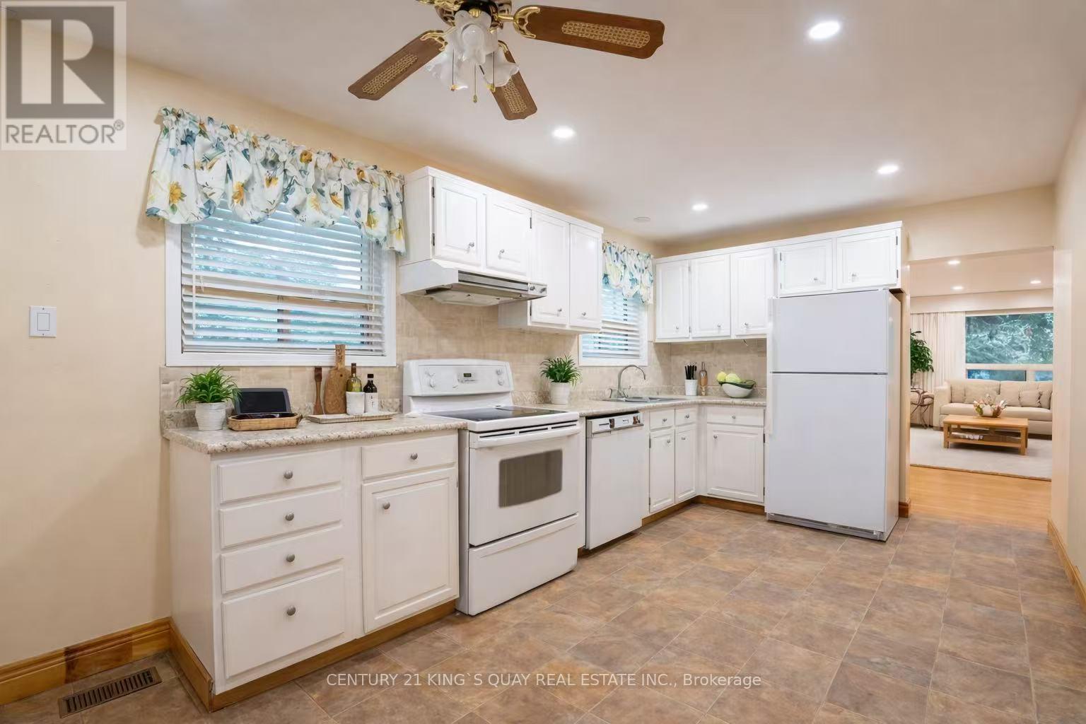 7 Ennismore Place, Toronto, Ontario  M2J 1Z9 - Photo 9 - C12860874