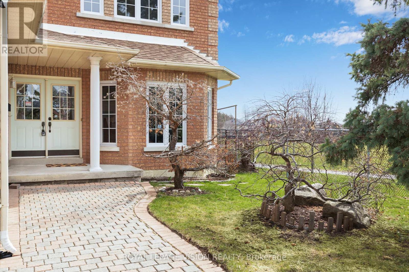 173 Manhattan Drive, Markham, Ontario  L3P 7S1 - Photo 3 - N12985828