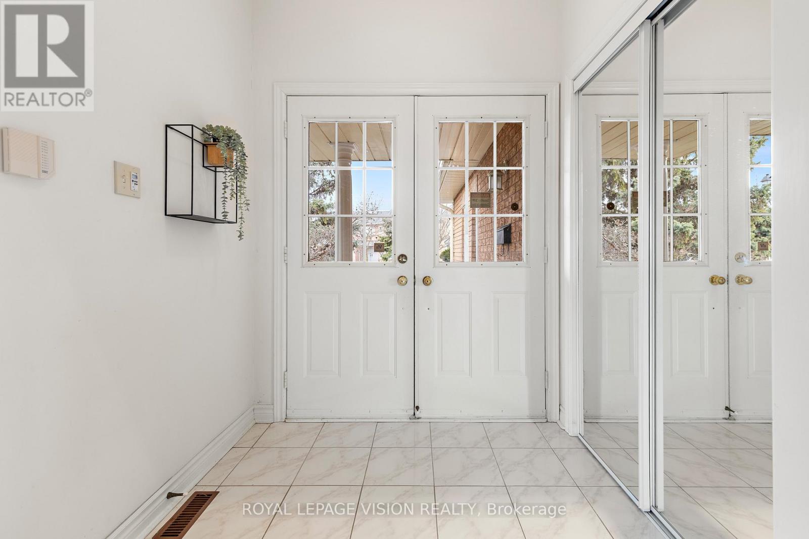 173 Manhattan Drive, Markham, Ontario  L3P 7S1 - Photo 4 - N12985828