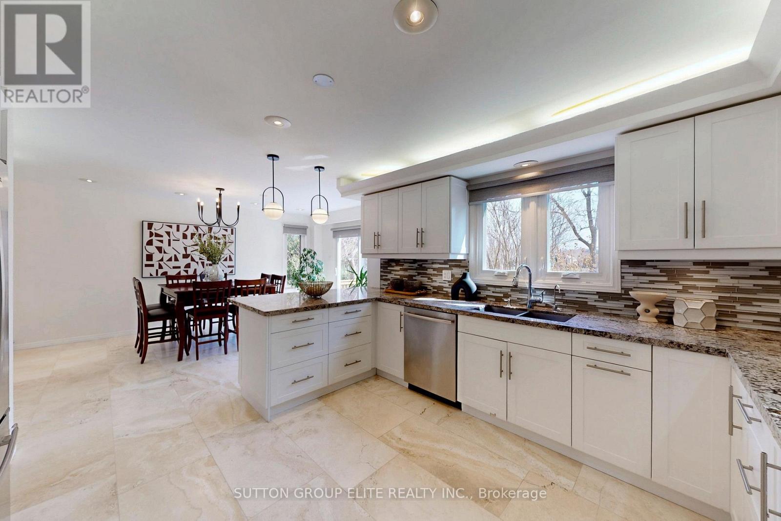 35 Fanshawe Drive, Richmond Hill, Ontario  L4B 1P6 - Photo 14 - N12985856