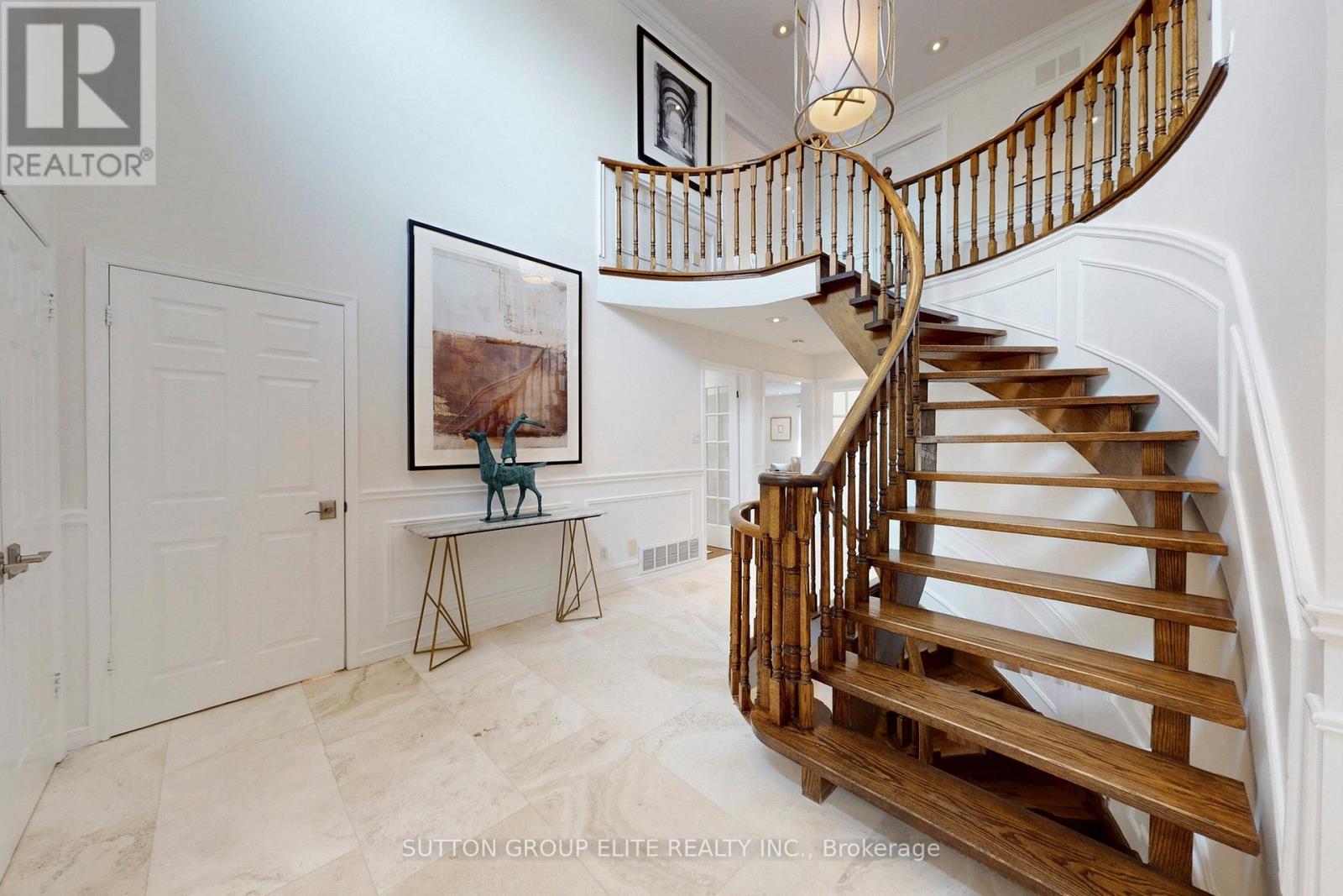 35 Fanshawe Drive, Richmond Hill, Ontario  L4B 1P6 - Photo 2 - N12985856