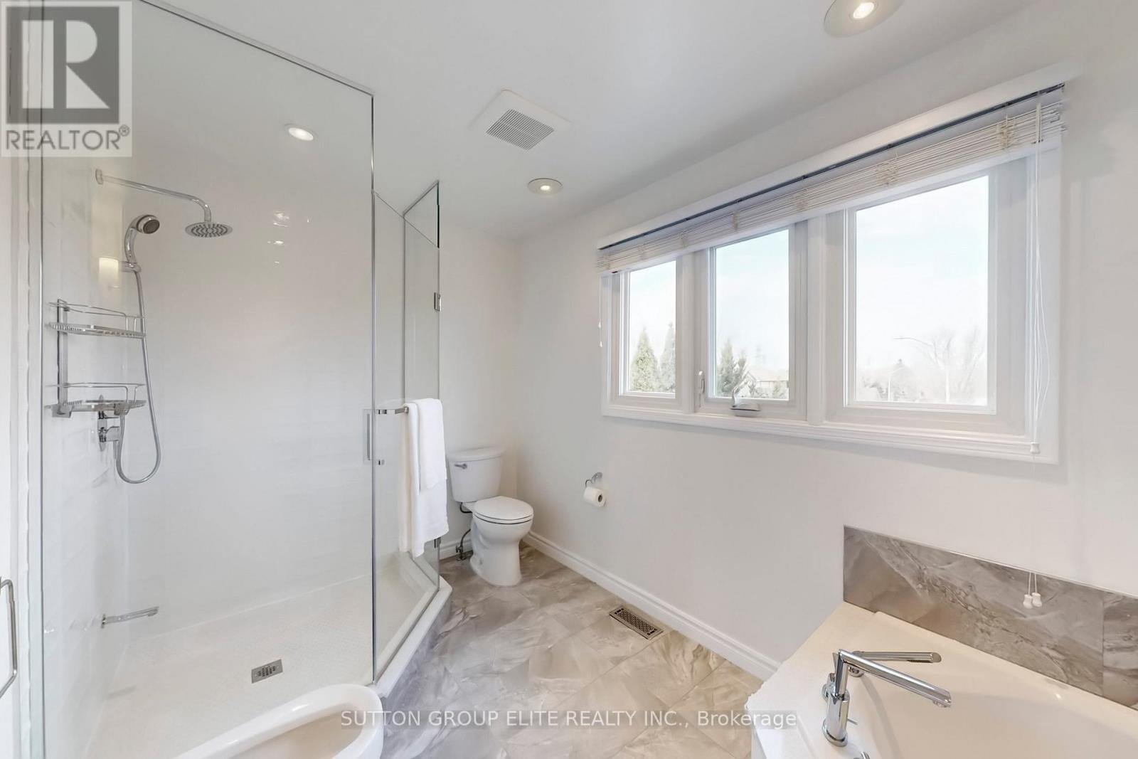 35 Fanshawe Drive, Richmond Hill, Ontario  L4B 1P6 - Photo 25 - N12985856