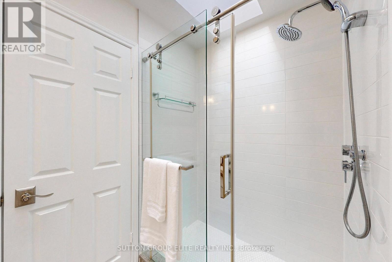 35 Fanshawe Drive, Richmond Hill, Ontario  L4B 1P6 - Photo 28 - N12985856