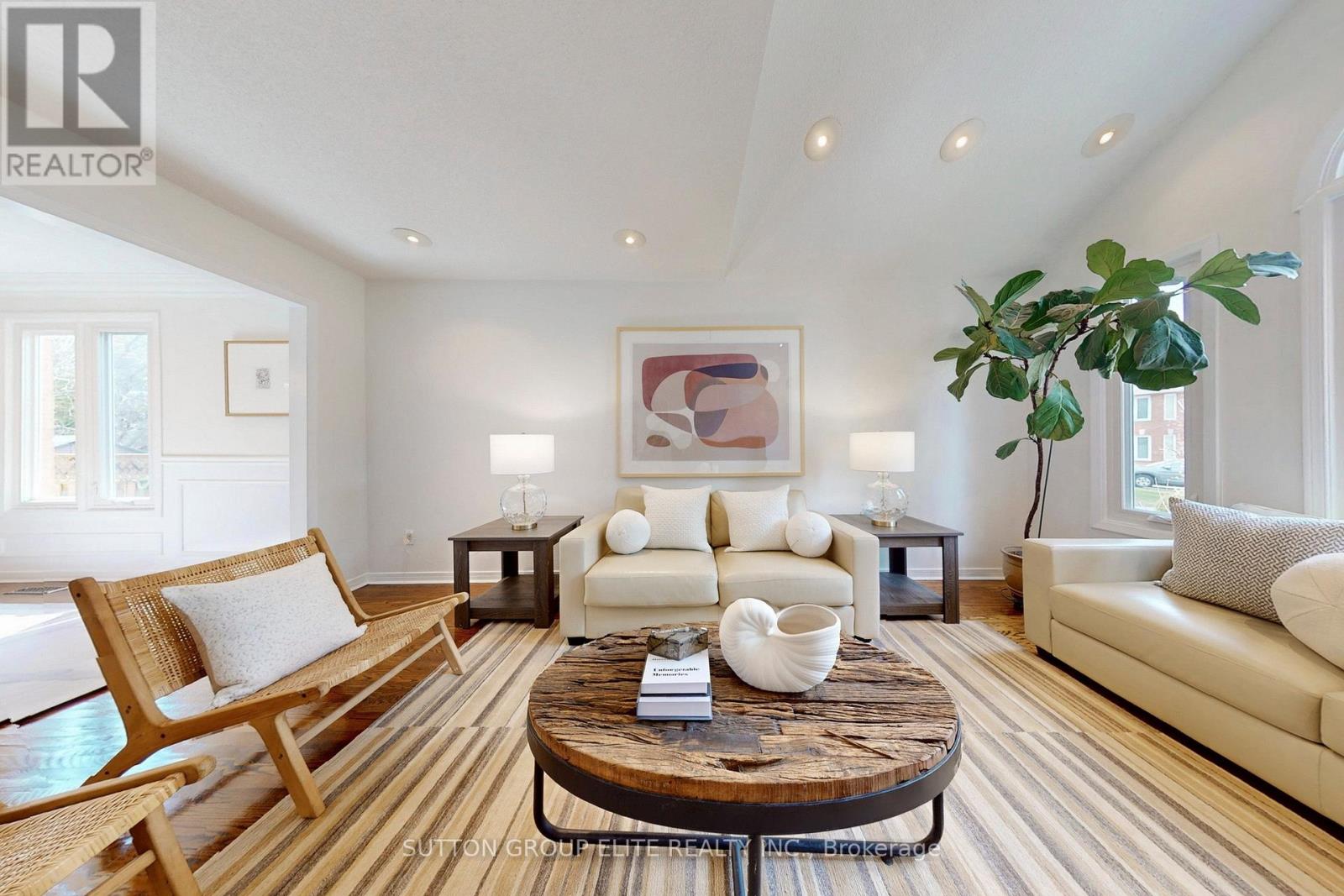 35 Fanshawe Drive, Richmond Hill, Ontario  L4B 1P6 - Photo 3 - N12985856