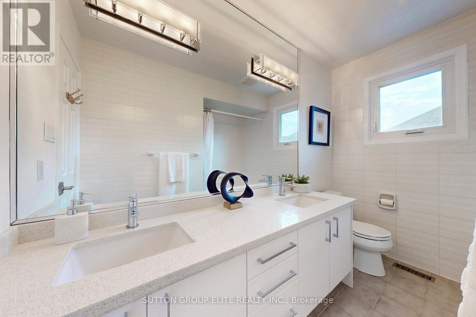 35 Fanshawe Drive, Richmond Hill, Ontario  L4B 1P6 - Photo 32 - N12985856