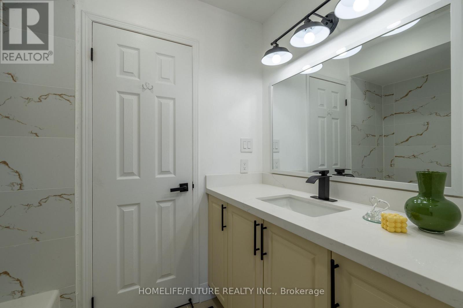 136 Manley Lane, Milton, Ontario  L9T 5N9 - Photo 12 - W12985836