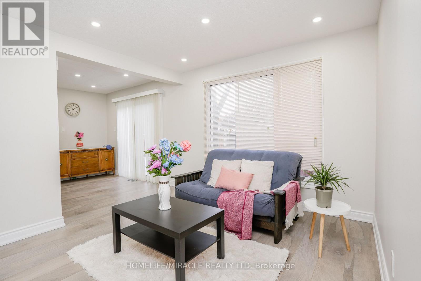 15 Heatherside Court, Brampton, Ontario  L6S 1N9 - Photo 2 - W12985846