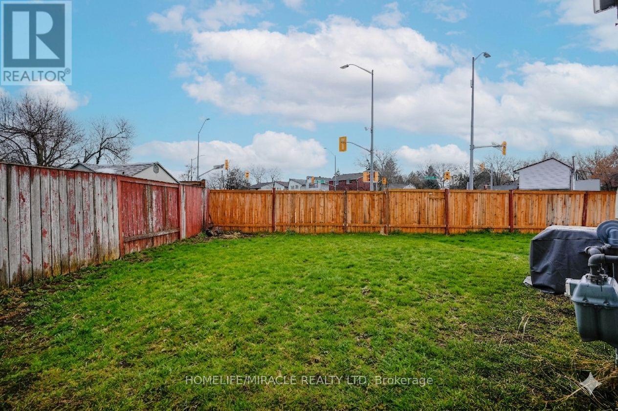 15 Heatherside Court, Brampton, Ontario  L6S 1N9 - Photo 28 - W12985846