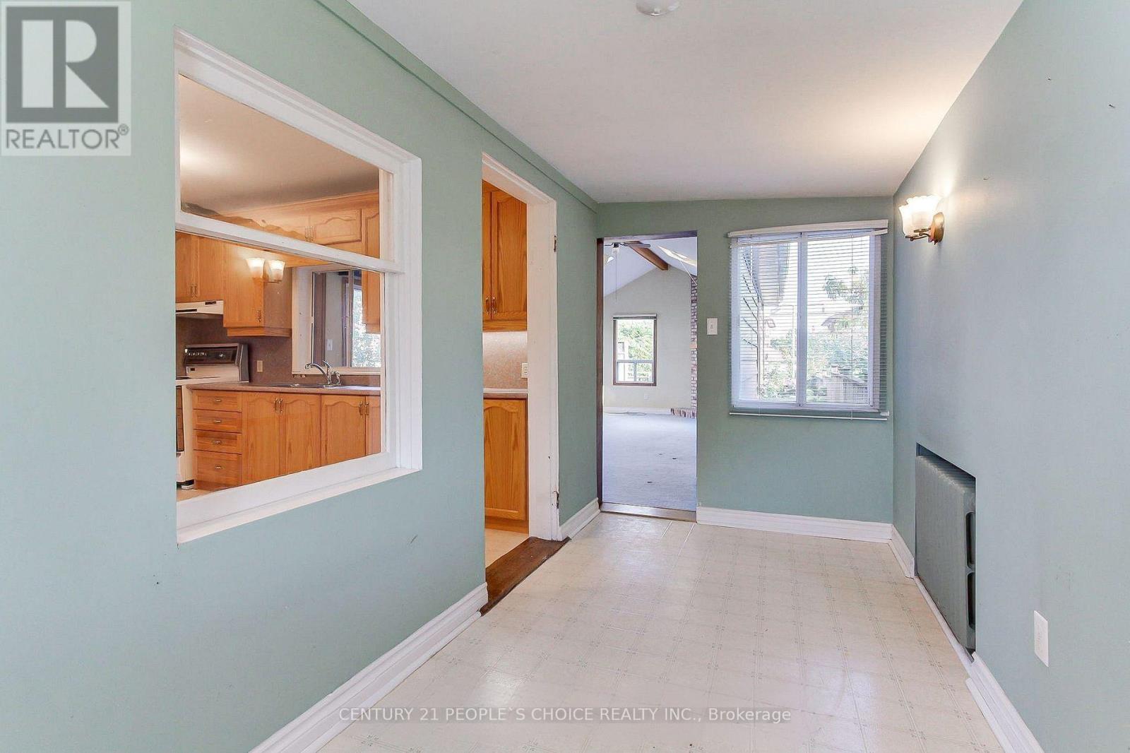 136 Northland Avenue, Toronto (Rockcliffe-Smythe), Ontario  M6N 2E2 - Photo 2 - W12985878