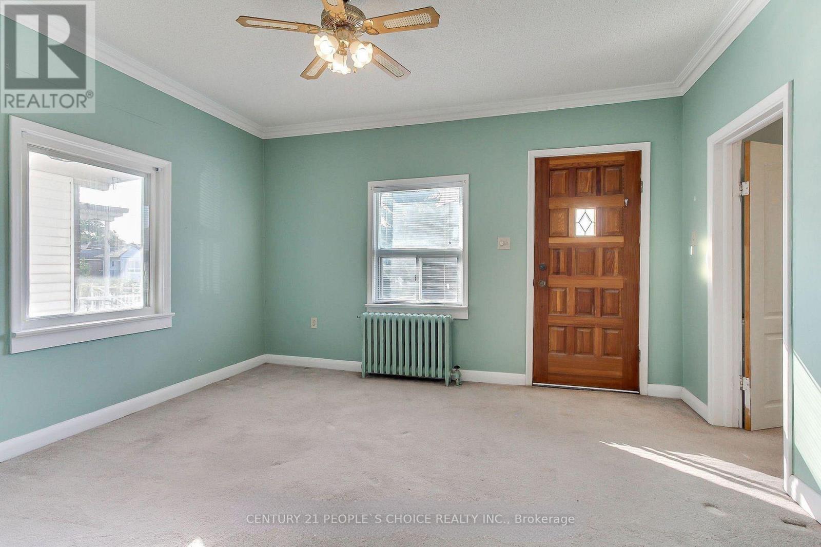 136 Northland Avenue, Toronto (Rockcliffe-Smythe), Ontario  M6N 2E2 - Photo 5 - W12985878