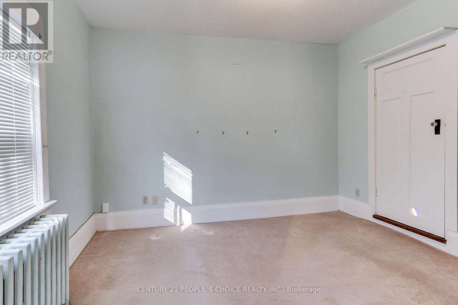 136 Northland Avenue, Toronto (Rockcliffe-Smythe), Ontario  M6N 2E2 - Photo 6 - W12985878