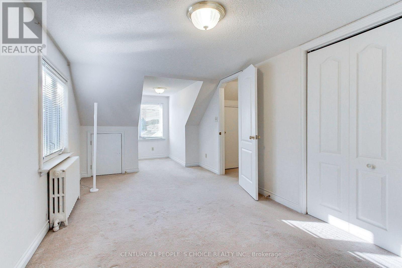 136 Northland Avenue, Toronto (Rockcliffe-Smythe), Ontario  M6N 2E2 - Photo 8 - W12985878