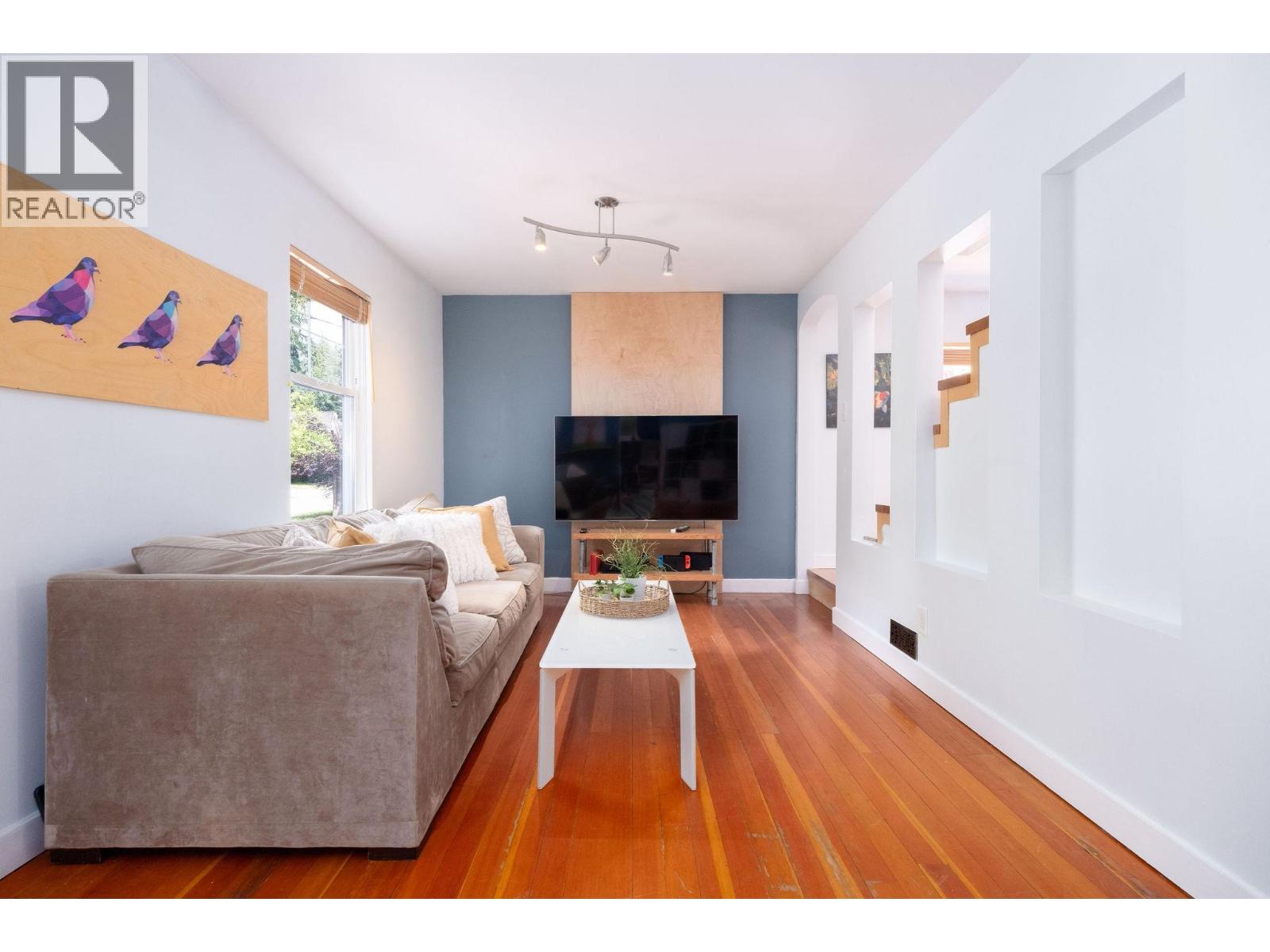 1075 Gladwin Drive, North Vancouver, British Columbia  V7R 1A1 - Photo 5 - R3072274