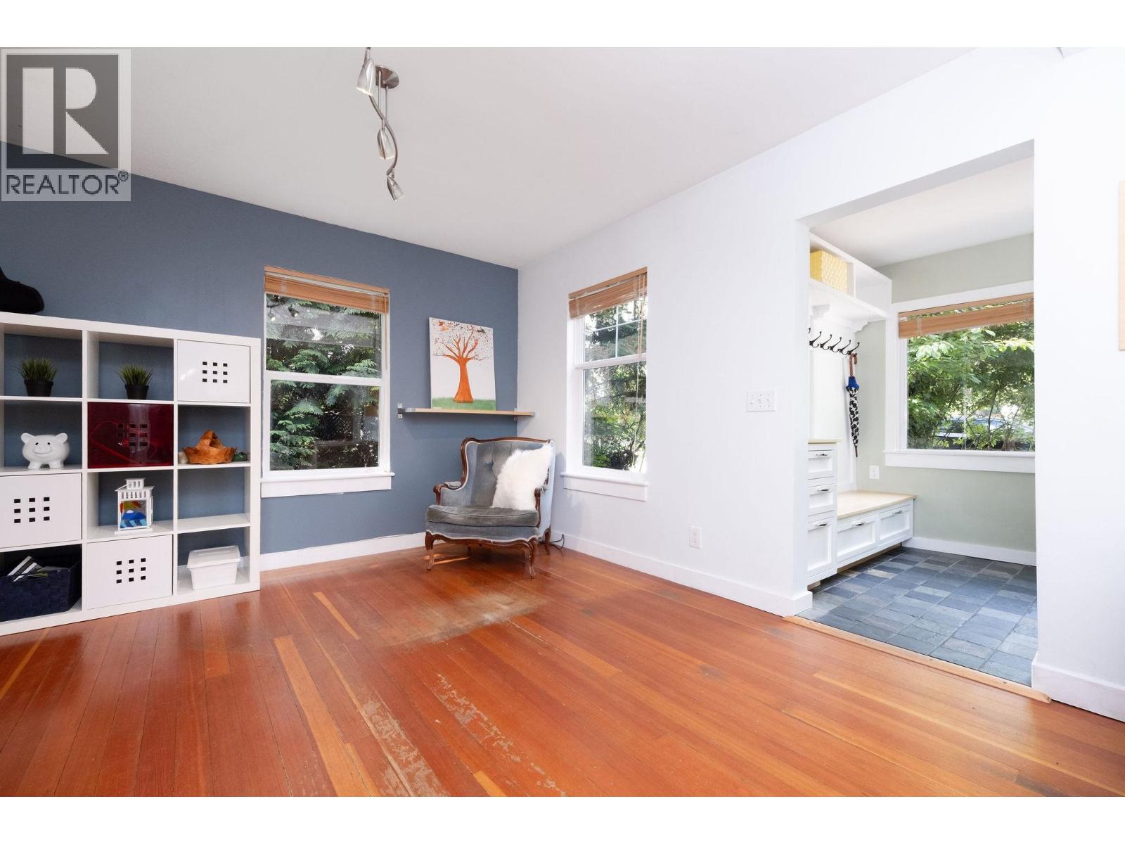 1075 Gladwin Drive, North Vancouver, British Columbia  V7R 1A1 - Photo 7 - R3072274