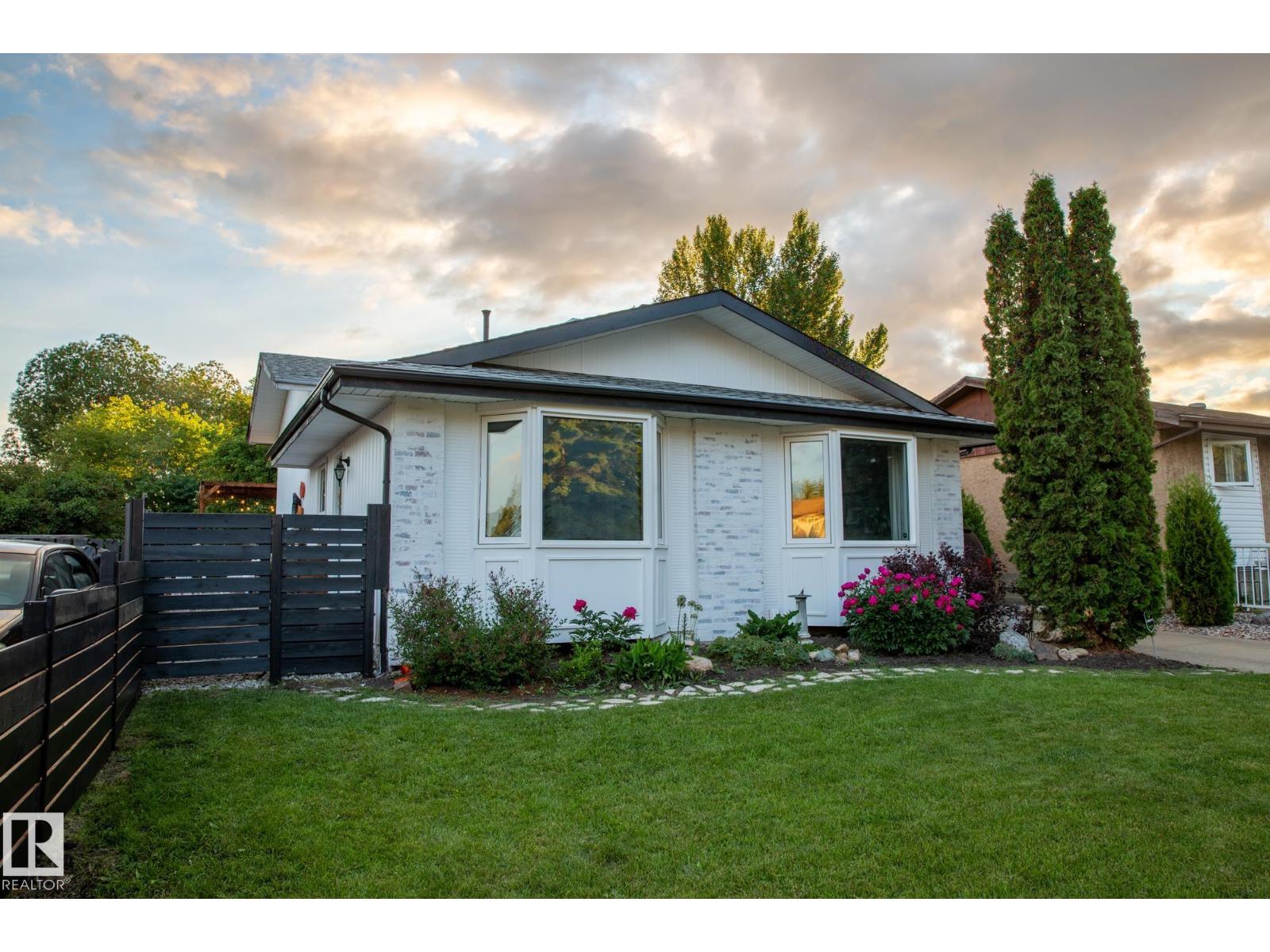 2626 49 St Nw, Edmonton, Alberta  T6L 3W9 - Photo 1 - E4481804