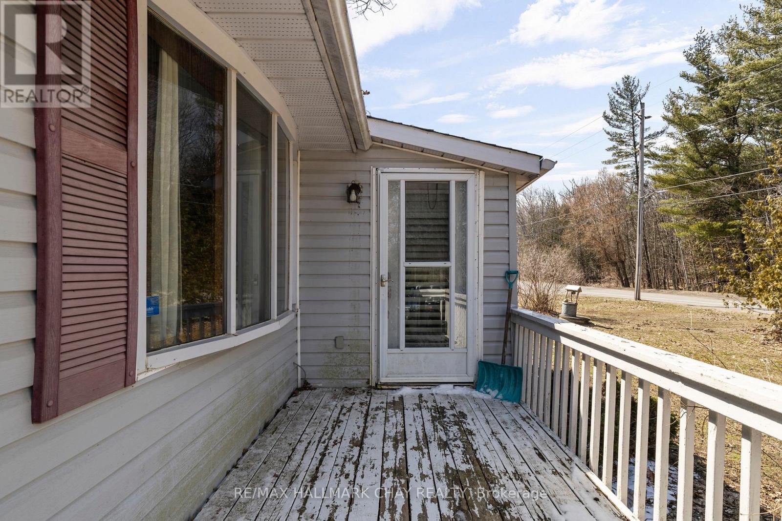 2121 Klondike Park Road, Wasaga Beach, Ontario  L9Z 2W9 - Photo 3 - S12985816