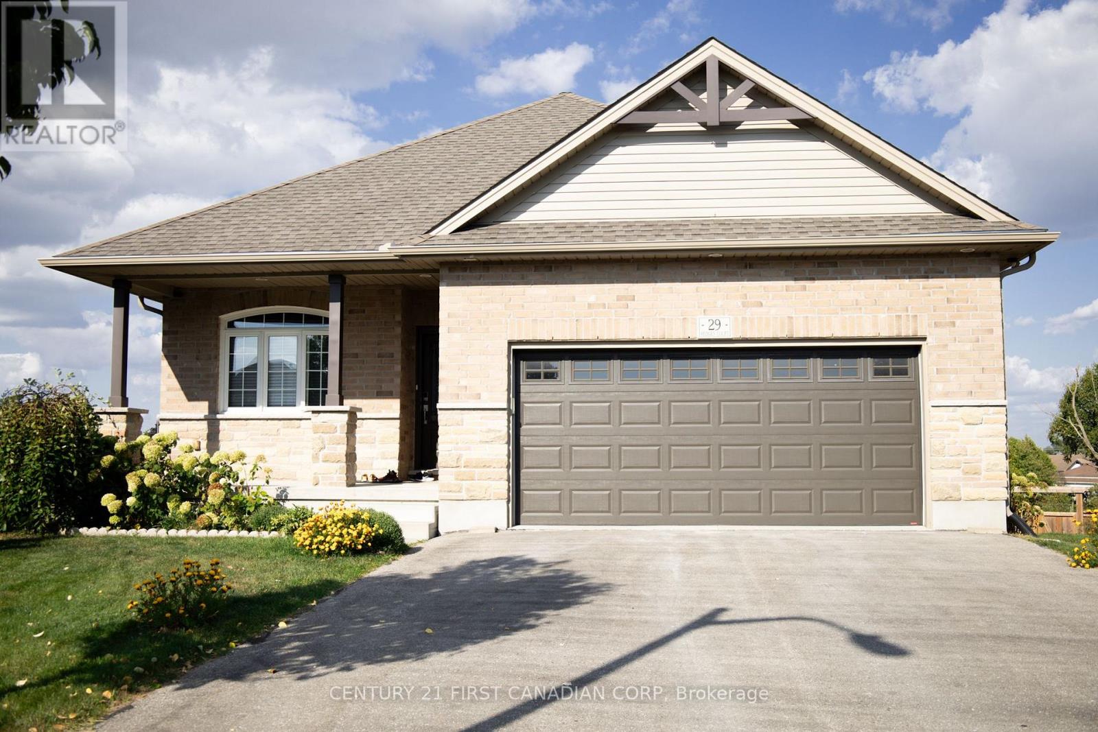 29 HEDGES COURT, St. Thomas, Ontario