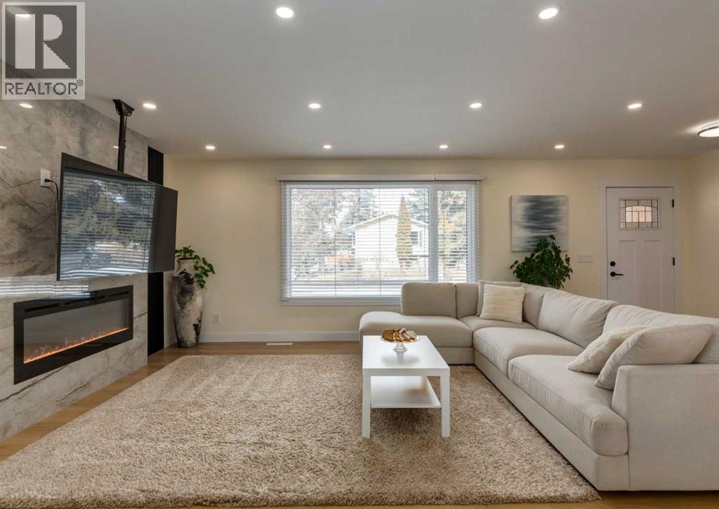 5219 Valiant Drive Nw, Calgary, Alberta  T3A 0Y6 - Photo 5 - A2292421