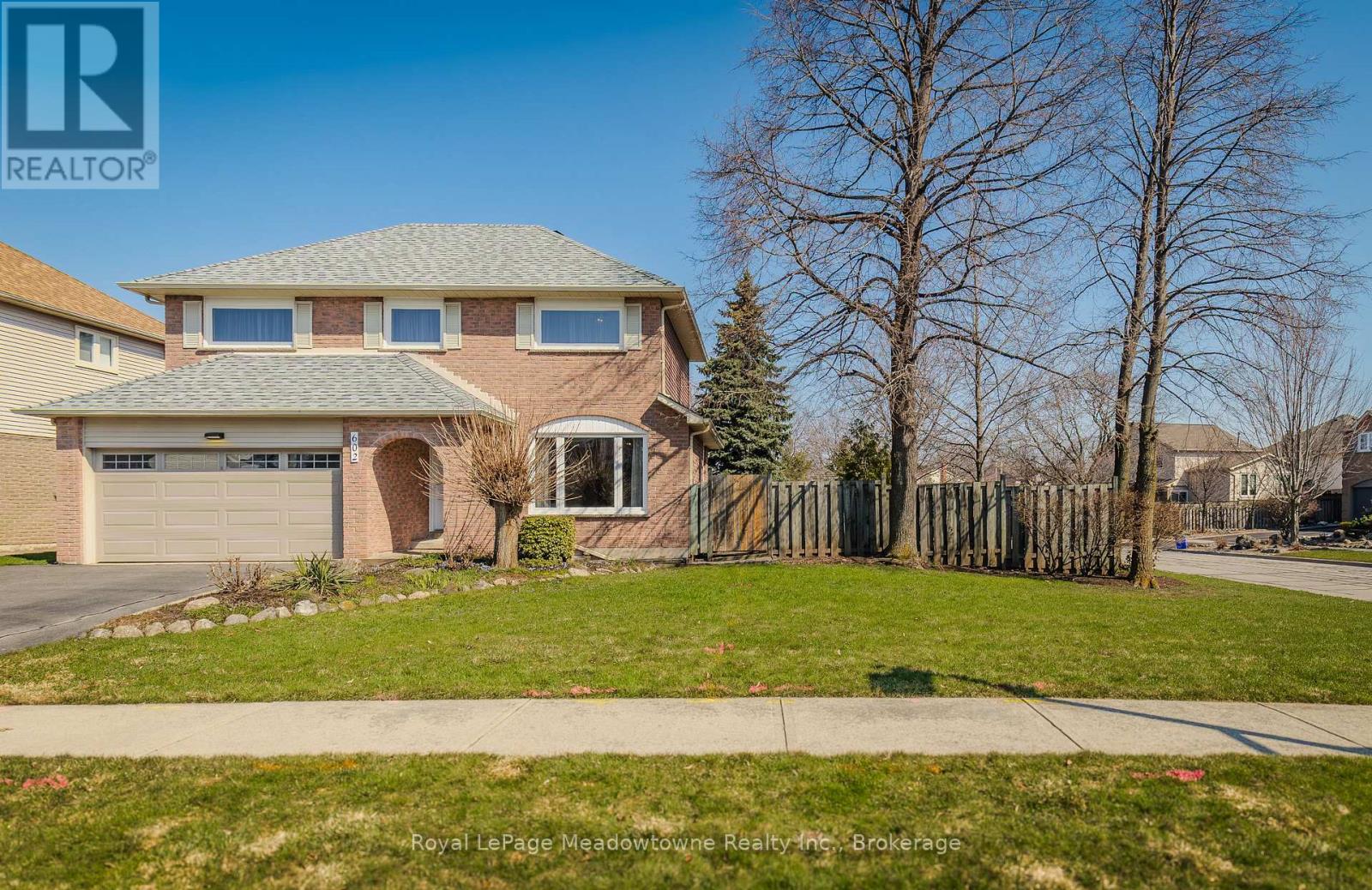 602 Hawthorne Crescent, Milton, Ontario  L9T 4N8 - Photo 4 - W12985892