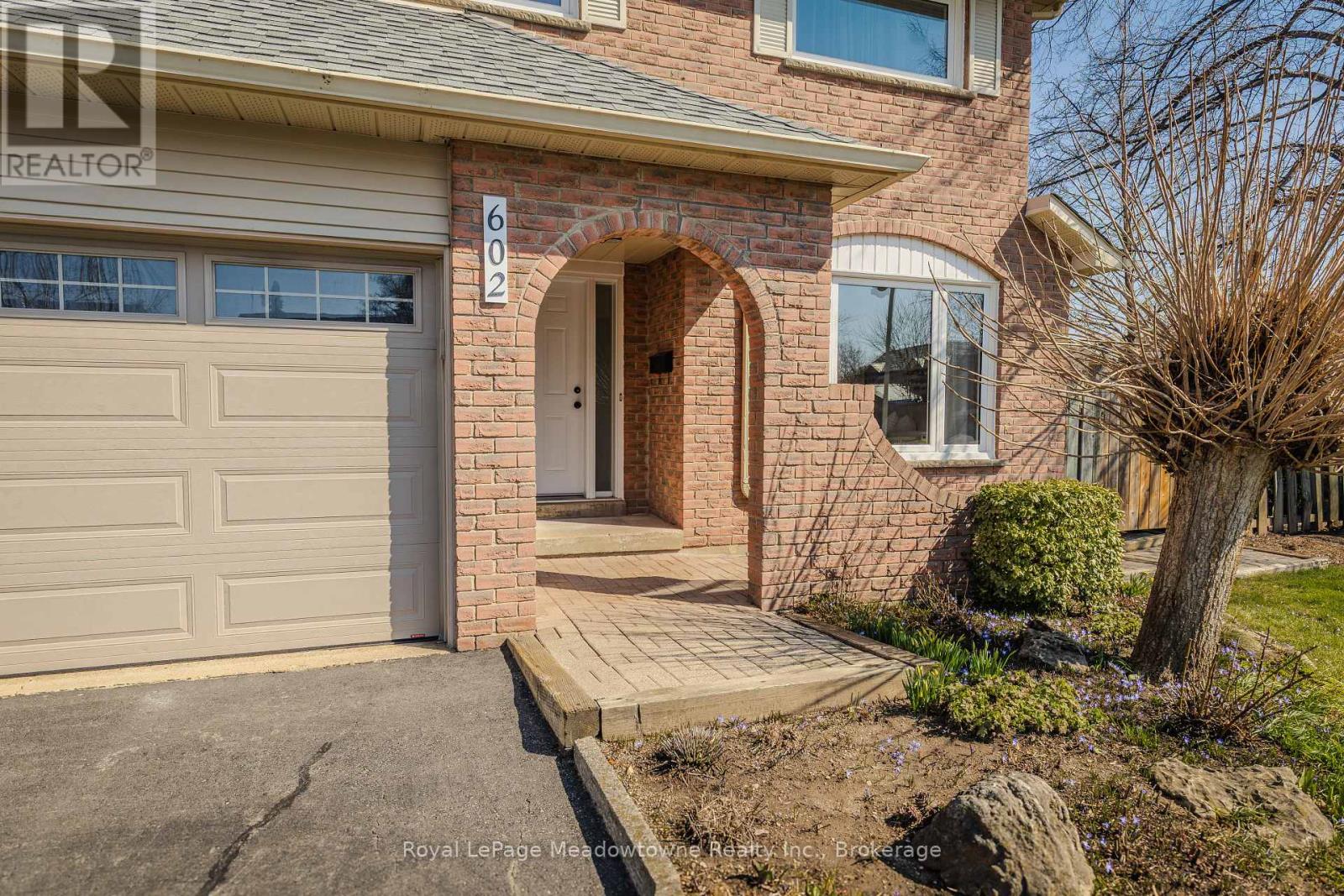 602 Hawthorne Crescent, Milton, Ontario  L9T 4N8 - Photo 6 - W12985892